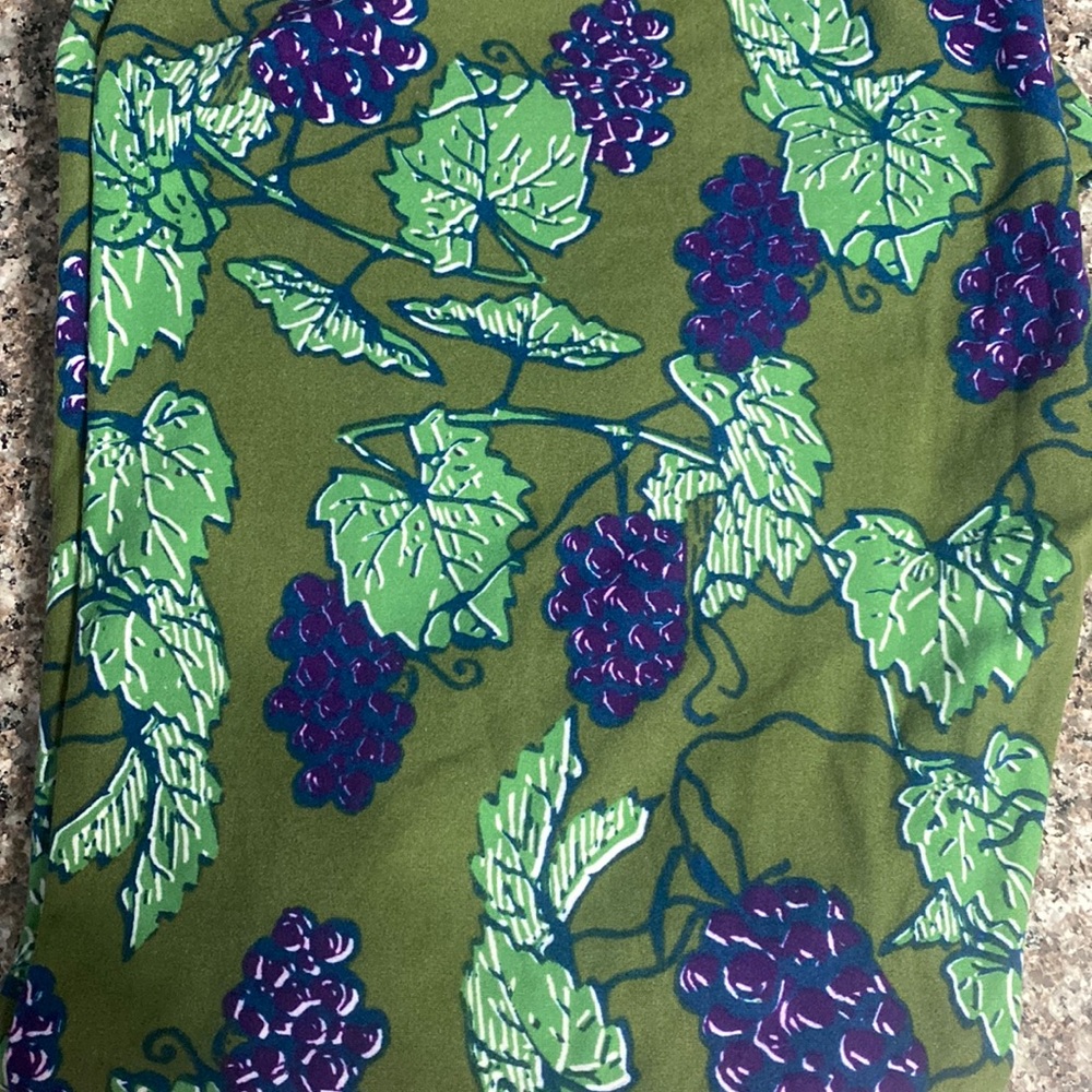 Lularoe grape leggings brand new never worn!